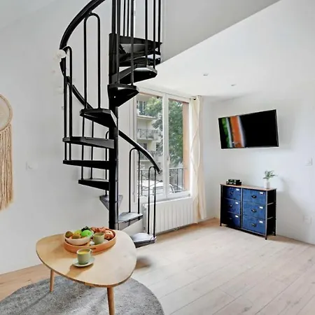 A Proximite De Paris *